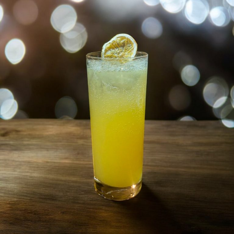 "Disfruta de nuestra naranjada mineral, una bebida refrescante y natural."